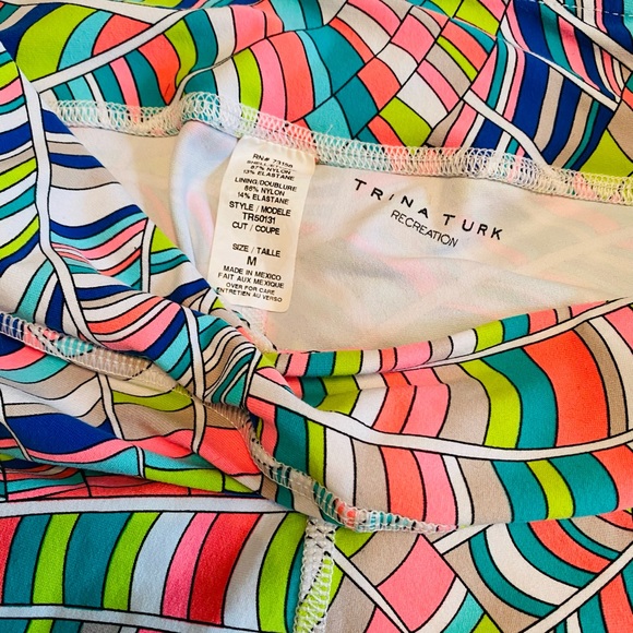 Trina Turk Scallop Shell Mid Length Yoga Leggings - Picture 4 of 4